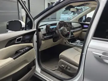 2023 Kia Carnival с пробегом 65 792 км