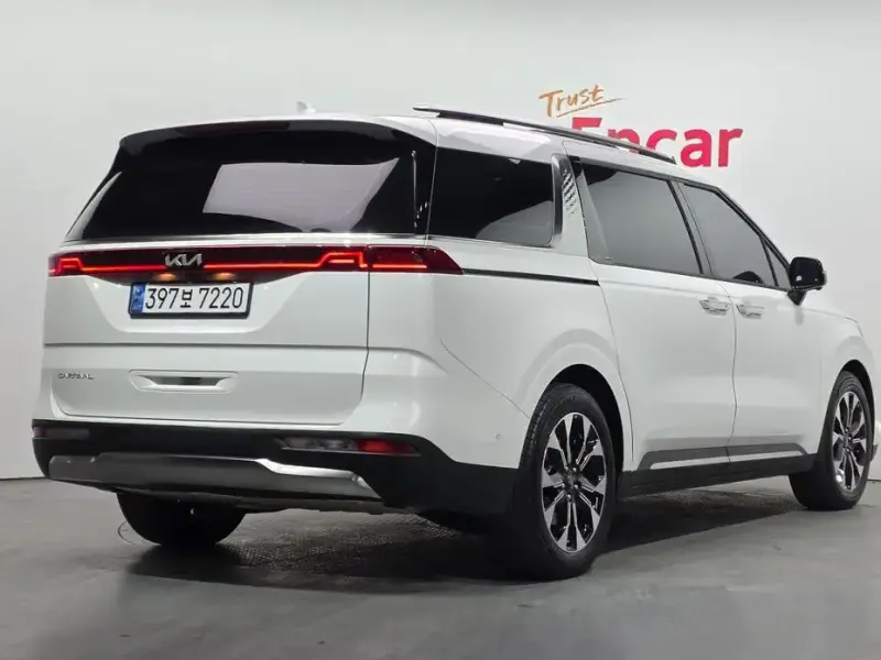2023 Kia Carnival с пробегом 6 851 км