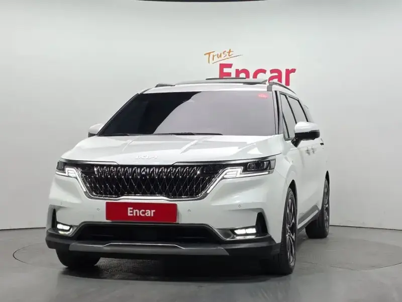 2023 Kia Carnival с пробегом 6 851 км