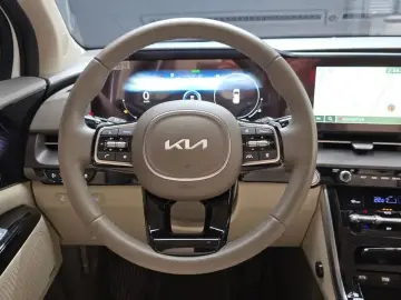 2023 Kia Carnival с пробегом 65 792 км