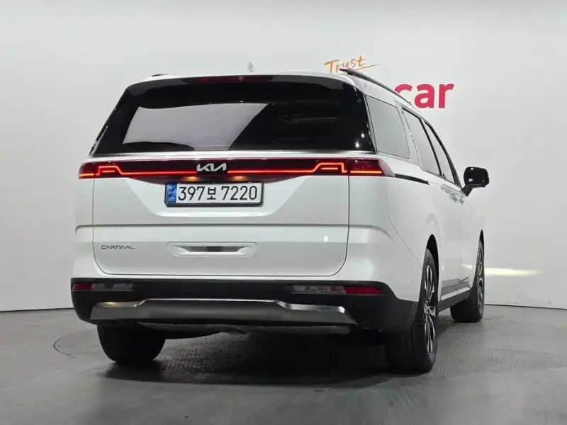 2023 Kia Carnival с пробегом 6 851 км