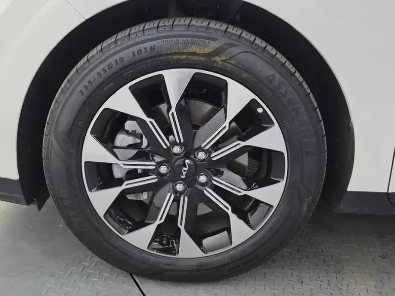 2023 Kia Carnival с пробегом 6 851 км