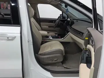 2023 Kia Carnival с пробегом 6 851 км