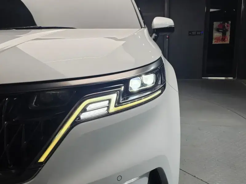 2022 Kia Carnival с пробегом 140 957 км