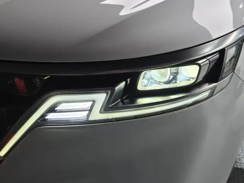 2023 Kia Carnival с пробегом 65 792 км