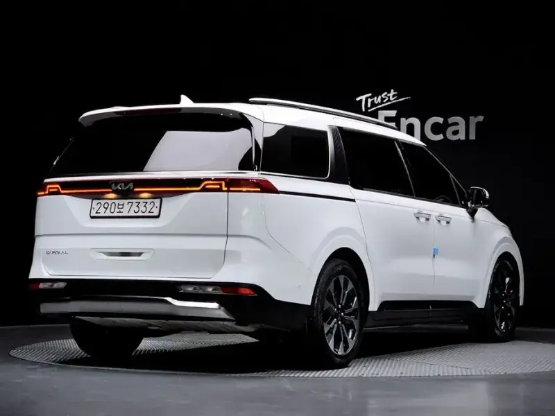 2022 Kia Carnival с пробегом 105 968 км