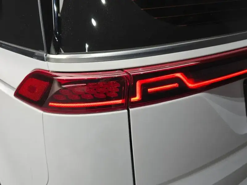 2023 Kia Carnival с пробегом 65 792 км