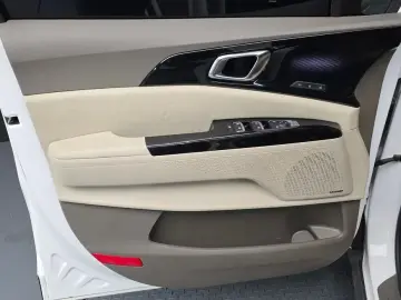 2023 Kia Carnival с пробегом 65 792 км
