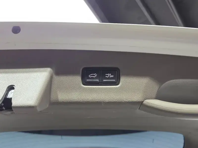 2023 Kia Carnival с пробегом 6 851 км