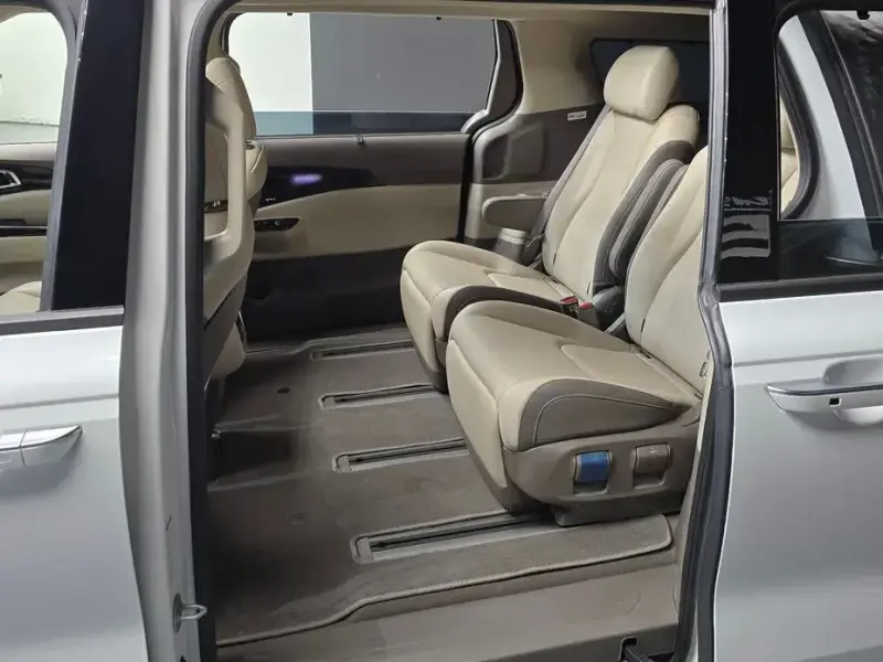2023 Kia Carnival с пробегом 65 792 км