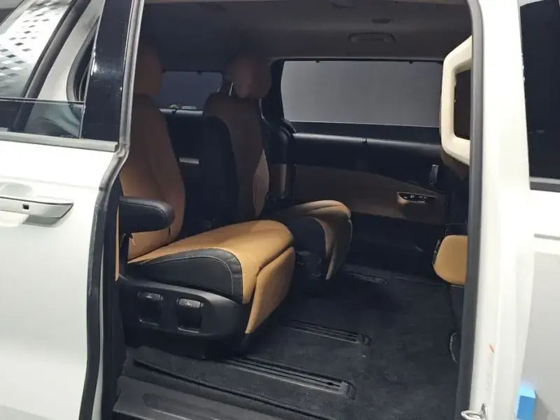 2022 Kia Carnival с пробегом 105 968 км