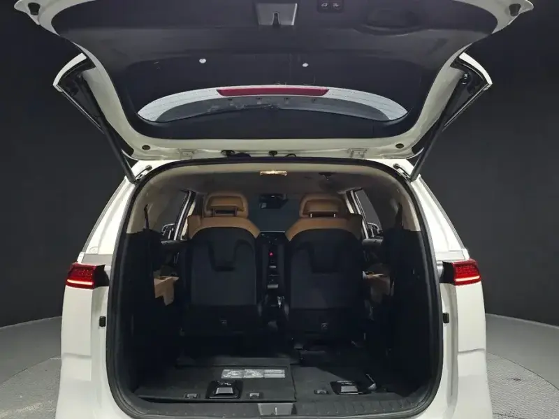 2022 Kia Carnival с пробегом 105 968 км