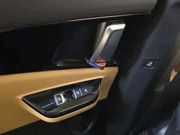 2023 Kia Carnival с пробегом 81 363 км