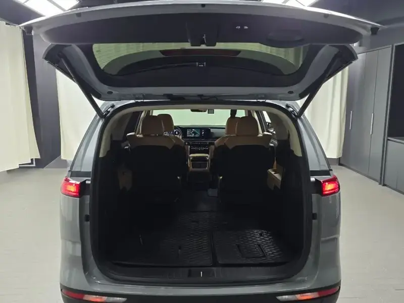 2023 Kia Carnival с пробегом 81 363 км