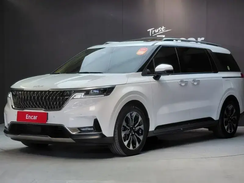 2023 Kia Carnival с пробегом 29 856 км