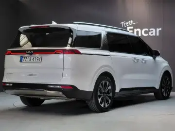 2023 Kia Carnival с пробегом 29 856 км