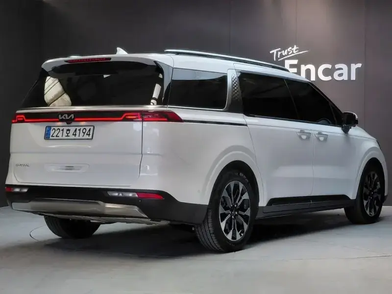 2023 Kia Carnival с пробегом 29 856 км