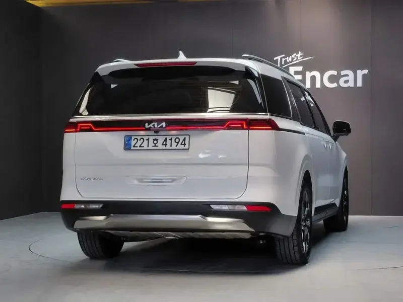 2023 Kia Carnival с пробегом 29 856 км