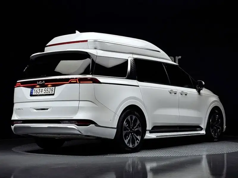 2023 Kia Carnival с пробегом 19 938 км