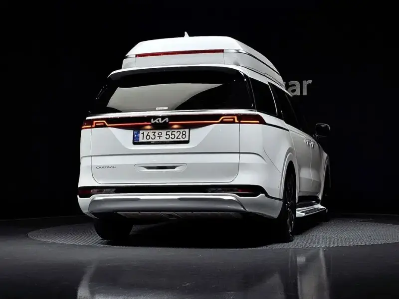 2023 Kia Carnival с пробегом 19 938 км