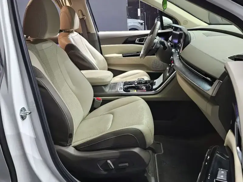 2023 Kia Carnival с пробегом 19 938 км