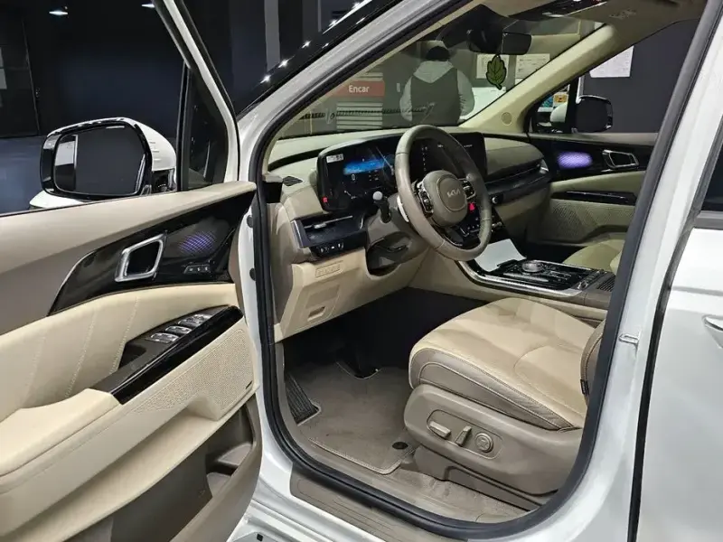 2023 Kia Carnival с пробегом 19 938 км