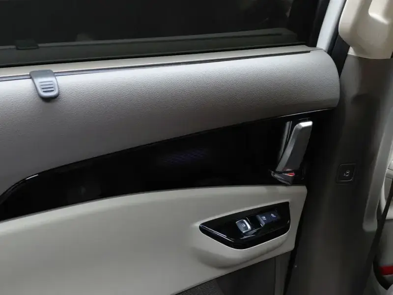 2023 Kia Carnival с пробегом 29 856 км