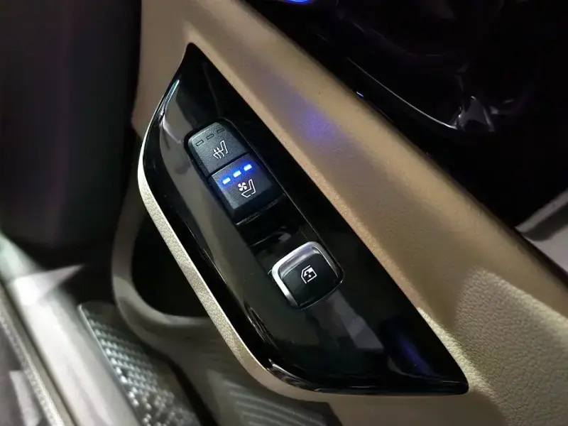 2023 Kia Carnival с пробегом 19 938 км