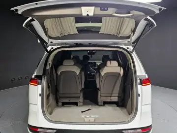 2023 Kia Carnival с пробегом 19 938 км