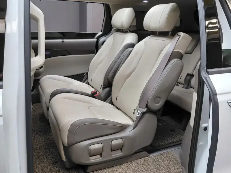 2023 Kia Carnival с пробегом 29 856 км