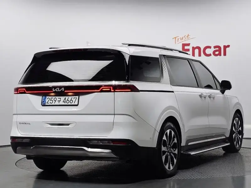 2023 Kia Carnival с пробегом 42 863 км