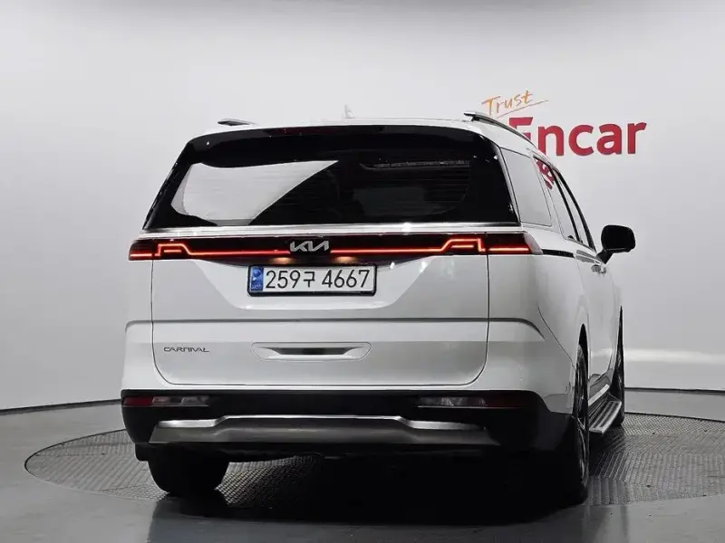 2023 Kia Carnival с пробегом 42 863 км