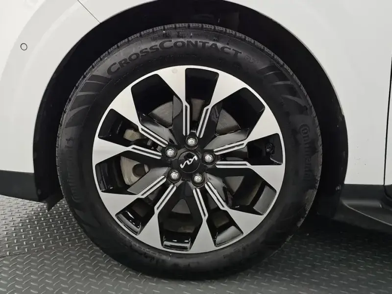 2023 Kia Carnival с пробегом 42 863 км