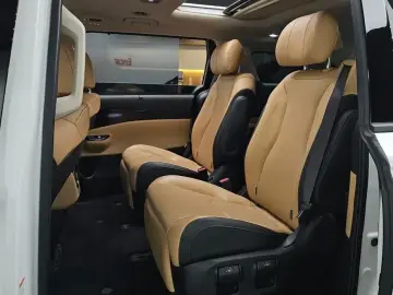 2023 Kia Carnival с пробегом 42 863 км