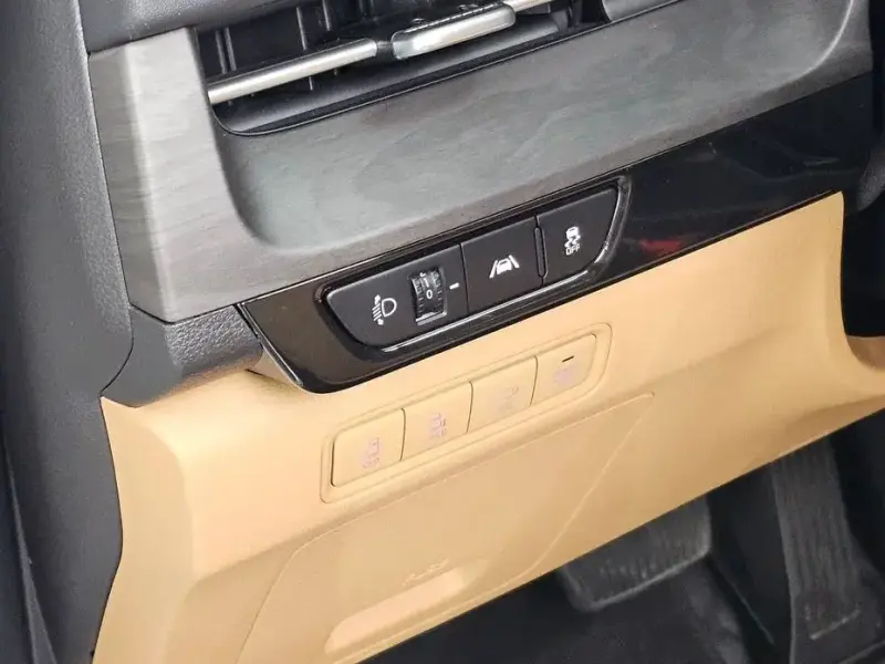 2023 Kia Carnival с пробегом 42 863 км