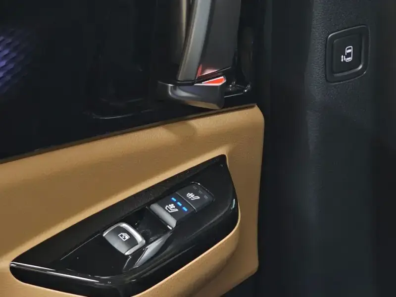 2023 Kia Carnival с пробегом 42 863 км