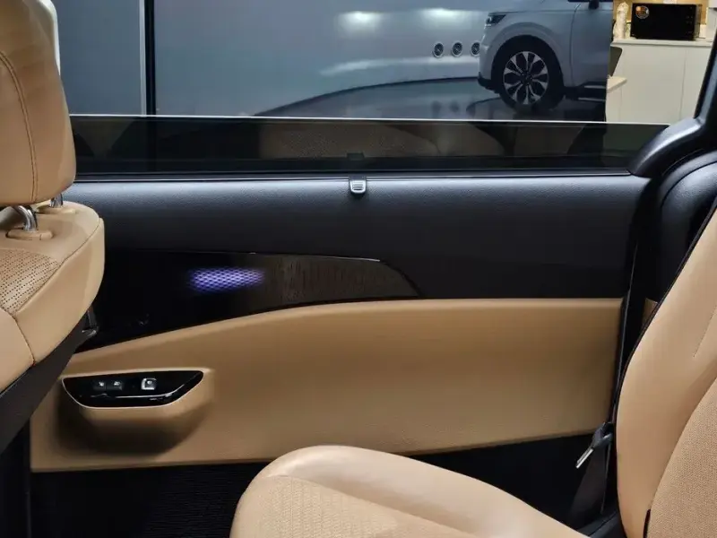 2023 Kia Carnival с пробегом 42 863 км