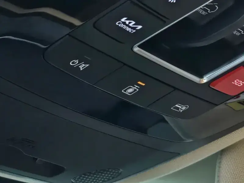 2023 Kia Carnival с пробегом 42 863 км