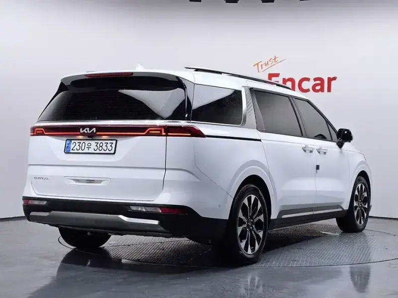 2023 Kia Carnival с пробегом 37 923 км