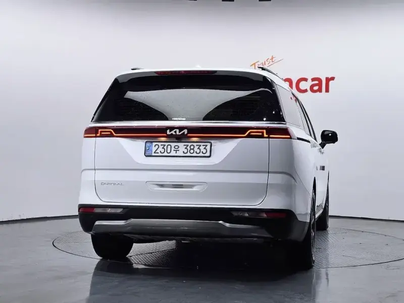 2023 Kia Carnival с пробегом 37 923 км