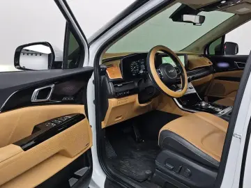 2023 Kia Carnival с пробегом 37 923 км