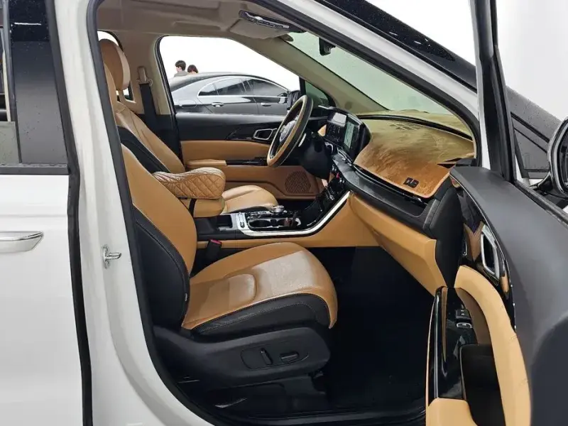 2023 Kia Carnival с пробегом 37 923 км