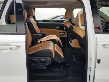2023 Kia Carnival с пробегом 37 923 км