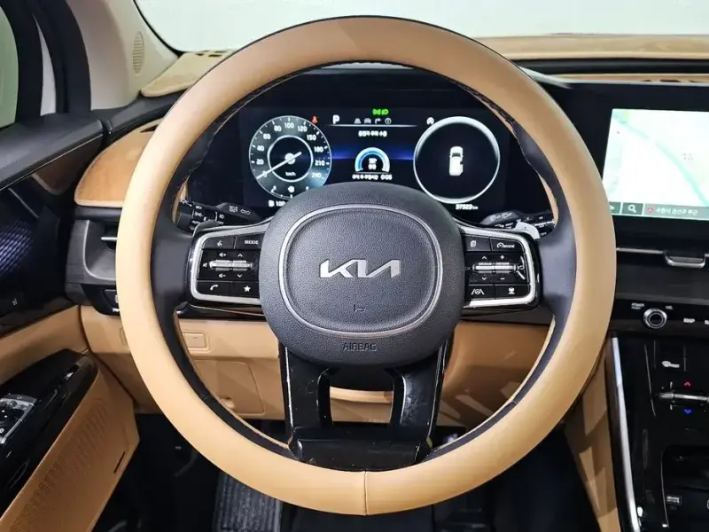 2023 Kia Carnival с пробегом 37 923 км