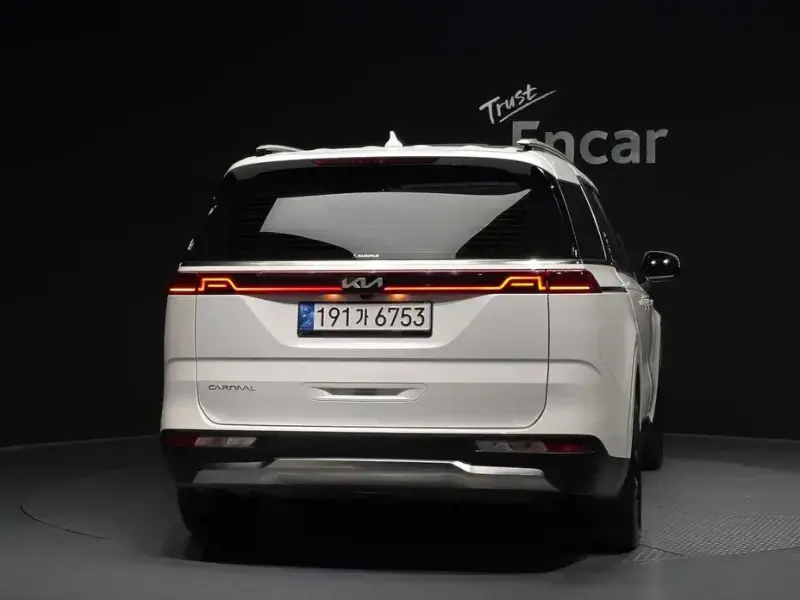 2022 Kia Carnival с пробегом 25 597 км