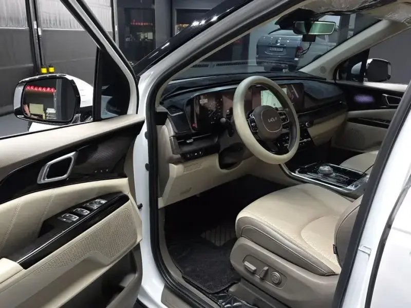 2022 Kia Carnival с пробегом 25 597 км