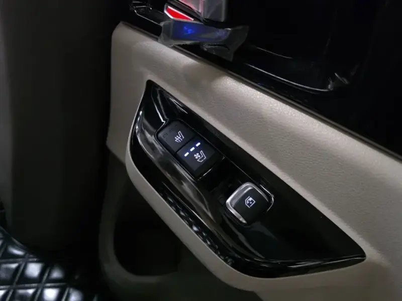 2022 Kia Carnival с пробегом 25 597 км