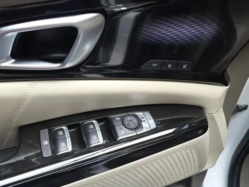 2022 Kia Carnival с пробегом 25 597 км