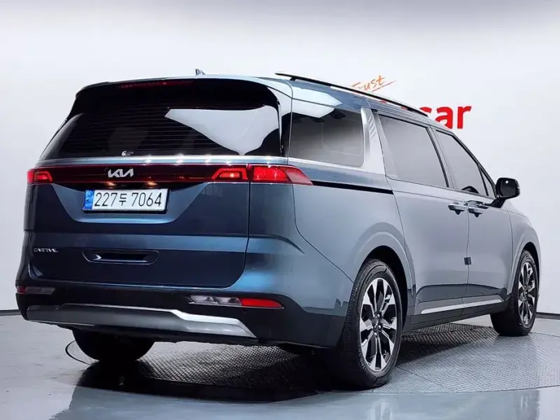 2023 Kia Carnival с пробегом 38 784 км