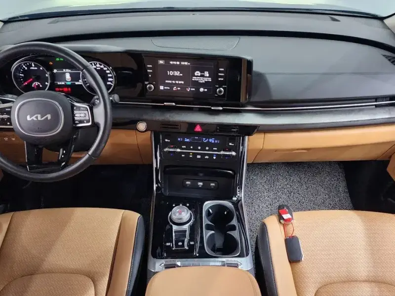 2023 Kia Carnival с пробегом 38 784 км